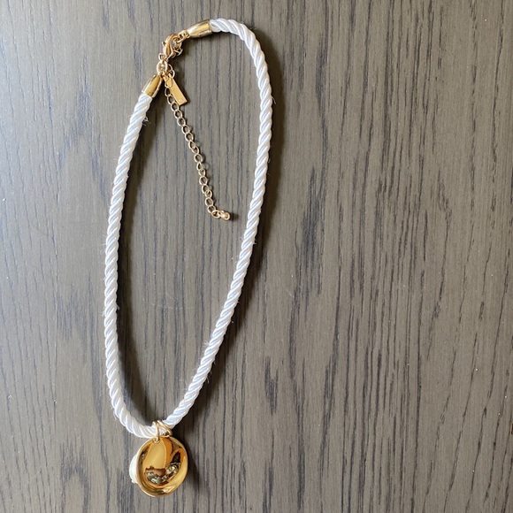 Seashell Gold Rope Statement Necklace - Picture 6 of 6